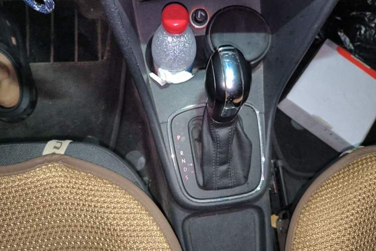 Used Volkswagen Polo 2014 1.6L Automatic Comfort Edition Gear Lever