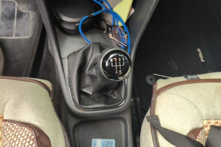 Used Volkswagen Polo 2014 1.4L Manual Fashion Edition Gear Lever