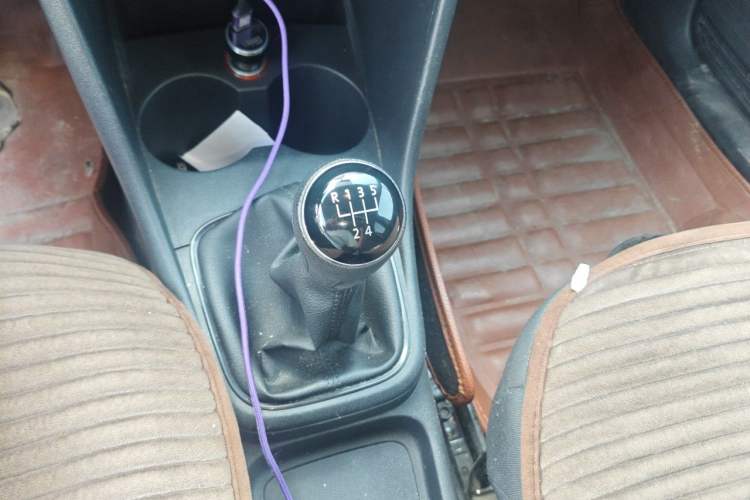 Used Volkswagen Polo 2014 1.4L Manual Fashion Edition Gear Lever