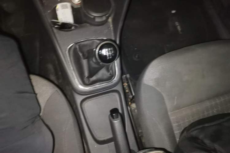 Used Volkswagen Polo 2014 1.6L Manual Comfort Edition Gear Lever