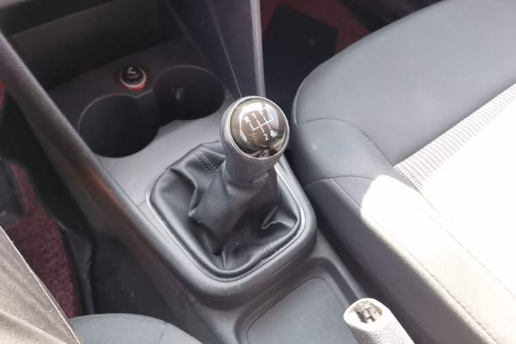 Used Volkswagen Polo 2014 1.4L Manual Fashion Edition Gear Lever