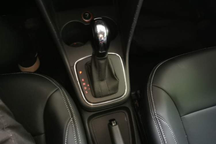Used Volkswagen Polo 2014 1.6L Automatic Comfort Edition Gear Lever