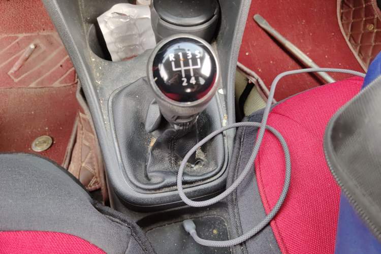 Used Volkswagen Polo 2014 1.4L Manual Fashion Edition Gear Lever