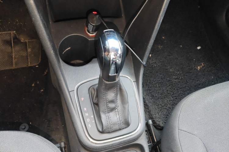 Used Volkswagen Polo 2014 1.4L Automatic Comfort Edition Gear Lever