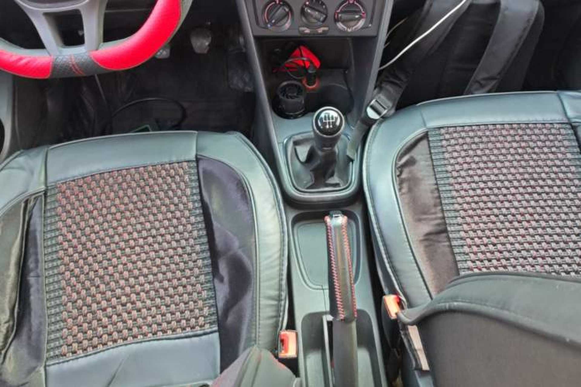 Used Volkswagen Polo 2014 1.4L Manual Fashion Edition Gear Lever