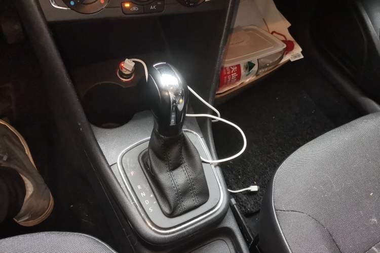 Used Volkswagen Polo 2014 1.6L Automatic Comfort Edition Gear Lever