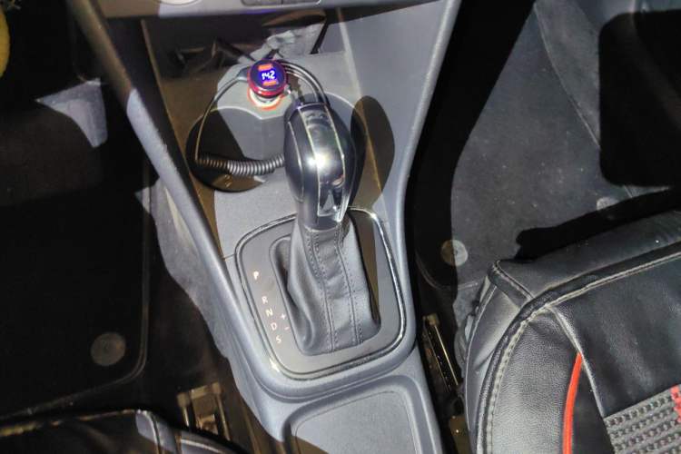 Used Volkswagen Polo 2014 1.6L Automatic Comfort Edition Gear Lever