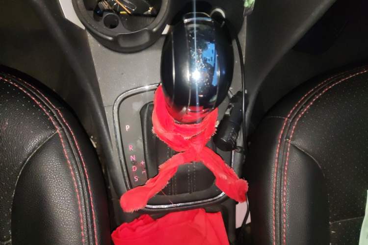 Used Volkswagen Polo 2014 1.4L Automatic Comfort Edition Gear Lever