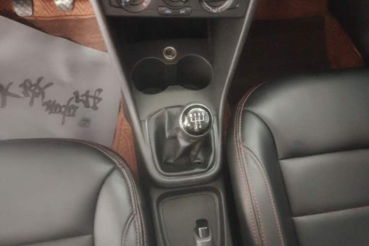 Used Volkswagen Polo 2014 1.4L Manual Fashion Edition Gear Lever