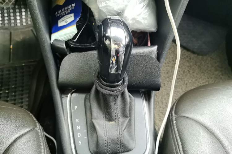 Used Volkswagen Polo 2014 1.6L Automatic Comfort Edition Gear Lever