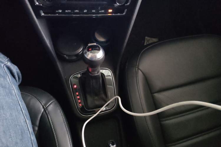 Used Volkswagen Polo 2014 1.6L Automatic Luxury Edition Gear Lever