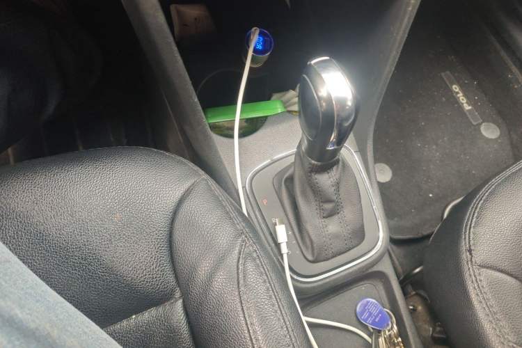 Used Volkswagen Polo 2014 1.4L Automatic Comfort Edition Gear Lever