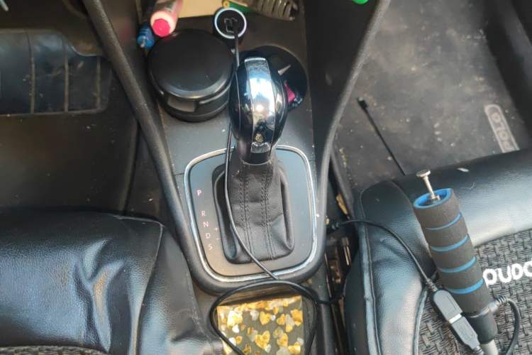 Used Volkswagen Polo 2014 1.6L Automatic Comfort Edition Gear Lever