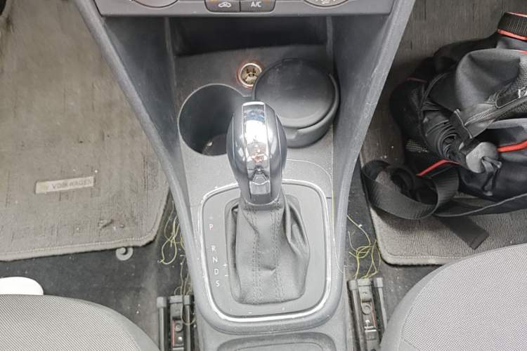 Used Volkswagen Polo 2014 1.6L Automatic Comfort Edition Gear Lever