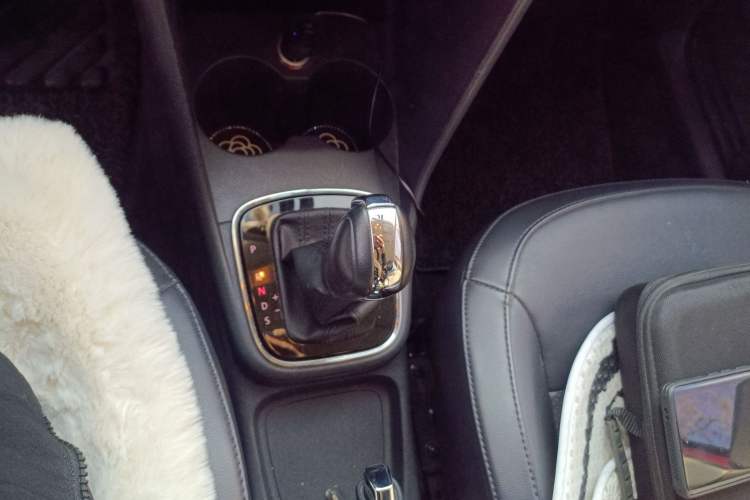 Used Volkswagen Polo 2014 1.6L Automatic Luxury Edition Gear Lever