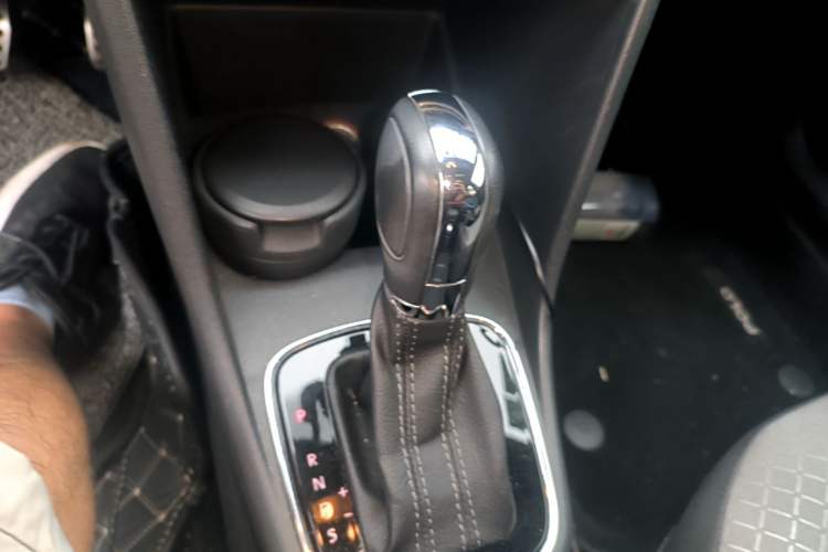 Used Volkswagen Polo 2014 1.6L Cross Polo Automatic Gear Lever
