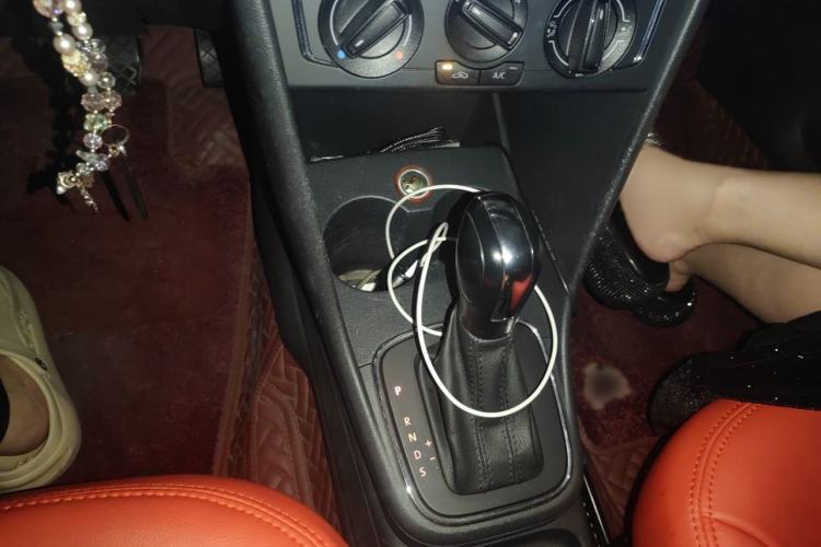 Used Volkswagen Polo 2014 1.6L Automatic Comfort Edition Gear Lever