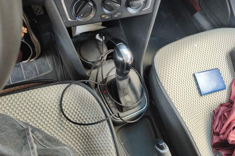 Used Volkswagen Polo 2014 1.6L Automatic Comfort Edition Gear Lever
