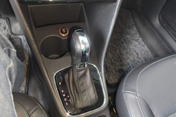 Used Volkswagen Polo 2014 1.6L Automatic Luxury Edition Gear Lever
