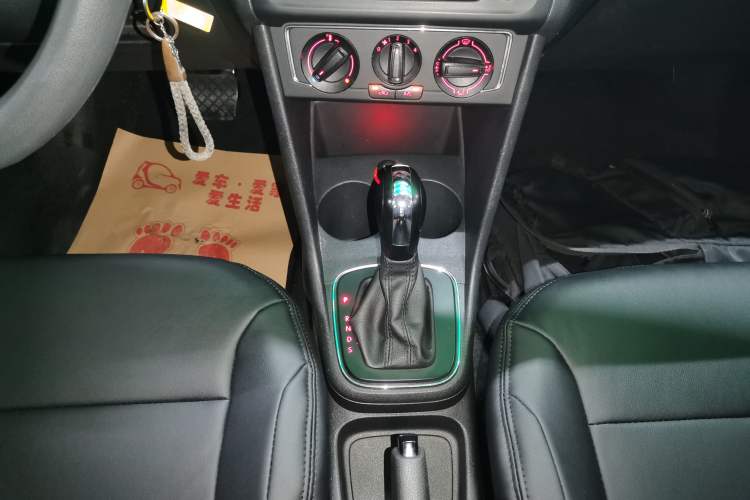 Used Volkswagen Polo 2014 1.6L Automatic Comfort Edition Gear Lever