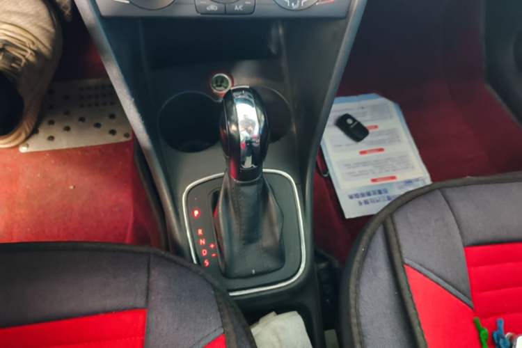 Used Volkswagen Polo 2014 1.4L Automatic Comfort Edition Gear Lever