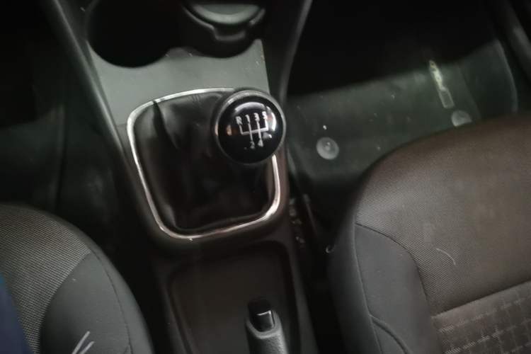 Used Volkswagen Polo 2014 1.6L Manual Comfort Edition Gear Lever