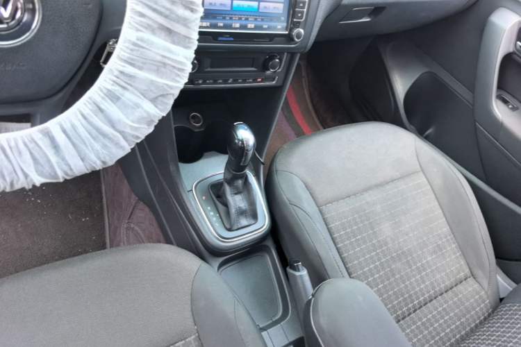 Used Volkswagen Polo 2014 1.6L Automatic Comfort Edition Gear Lever