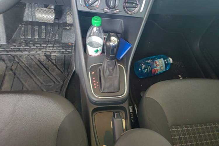 Used Volkswagen Polo 2014 1.6L Automatic Comfort Edition Gear Lever