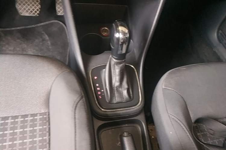 Used Volkswagen Polo 2014 1.4L Automatic Comfort Edition Gear Lever