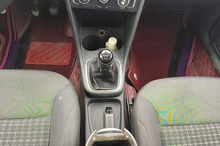 Used Volkswagen Polo 2014 1.4L Manual Comfort Edition Gear Lever