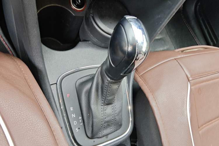 Used Volkswagen Polo 2014 1.6L Automatic Comfort Edition Gear Lever