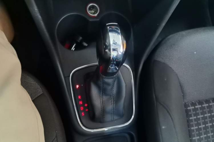 Used Volkswagen Polo 2014 1.6L Automatic Comfort Edition Gear Lever