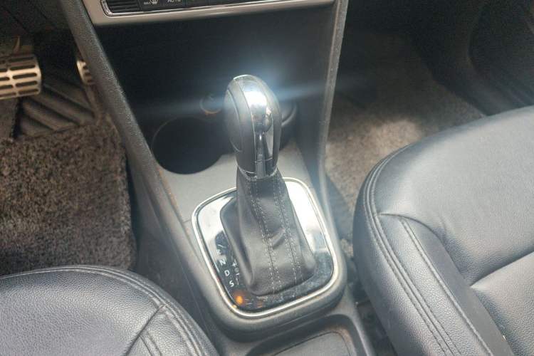 Used Volkswagen Polo 2014 1.6L Cross Polo Automatic Gear Lever
