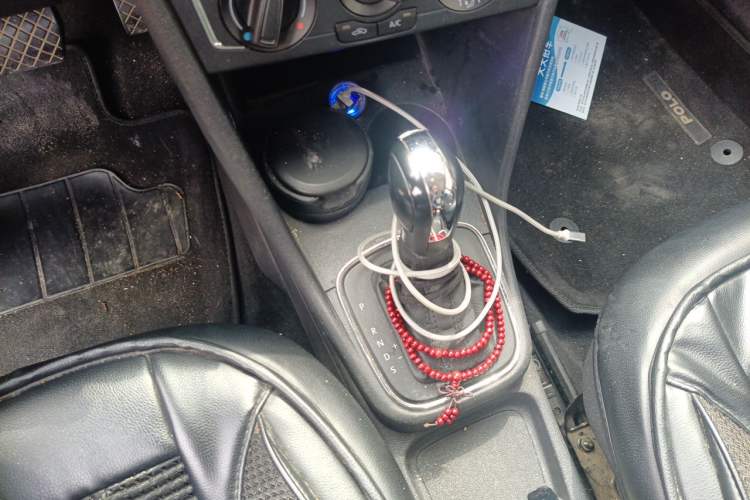 Used Volkswagen Polo 2014 1.6L Automatic Comfort Edition Gear Lever