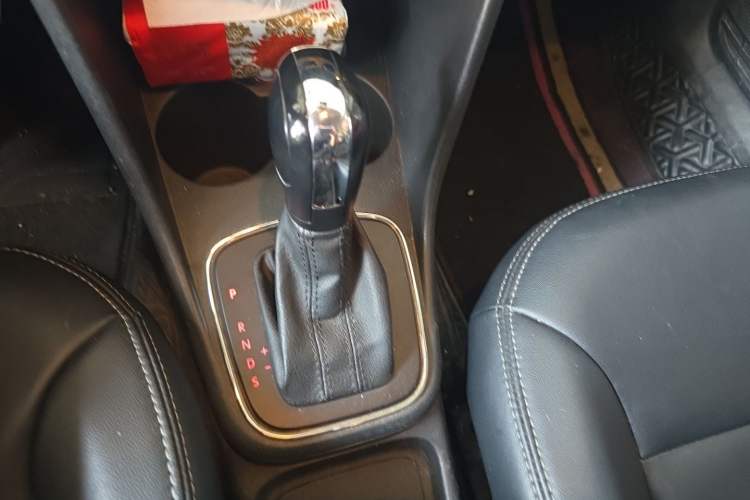 Used Volkswagen Polo 2014 1.6L Automatic Comfort Edition Gear Lever