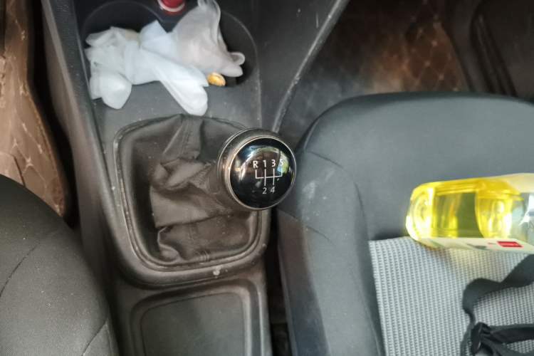 Used Volkswagen Polo 2014 1.4L Manual Fashion Edition Gear Lever