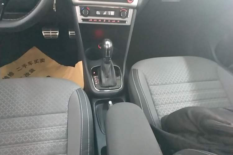 Used Volkswagen Polo 2014 1.6L Cross Polo Automatic Gear Lever