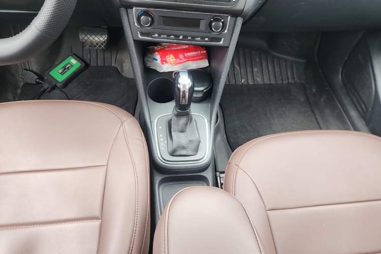 Used Volkswagen Polo 2014 1.4L Automatic Comfort Edition Gear Lever