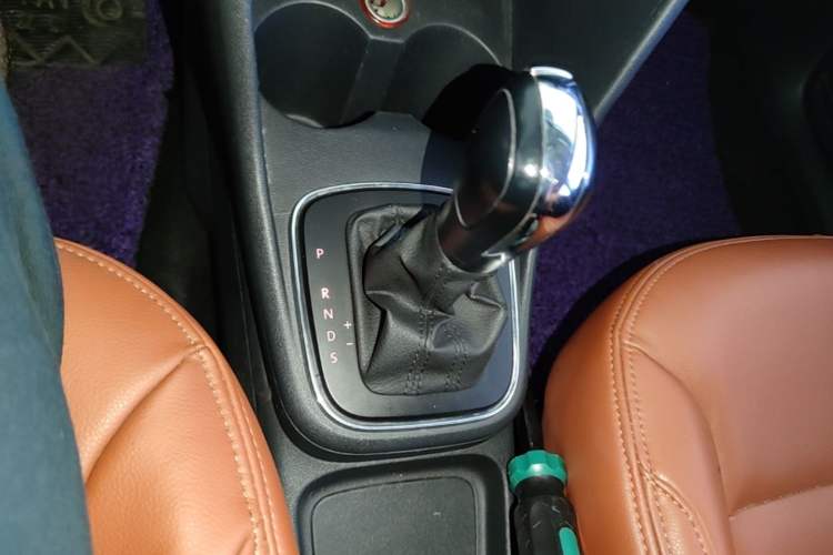 Used Volkswagen Polo 2014 1.6L Automatic Comfort Edition Gear Lever
