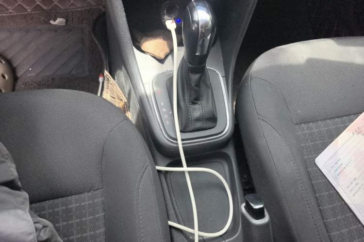 Used Volkswagen Polo 2014 1.4L Automatic Comfort Edition Gear Lever