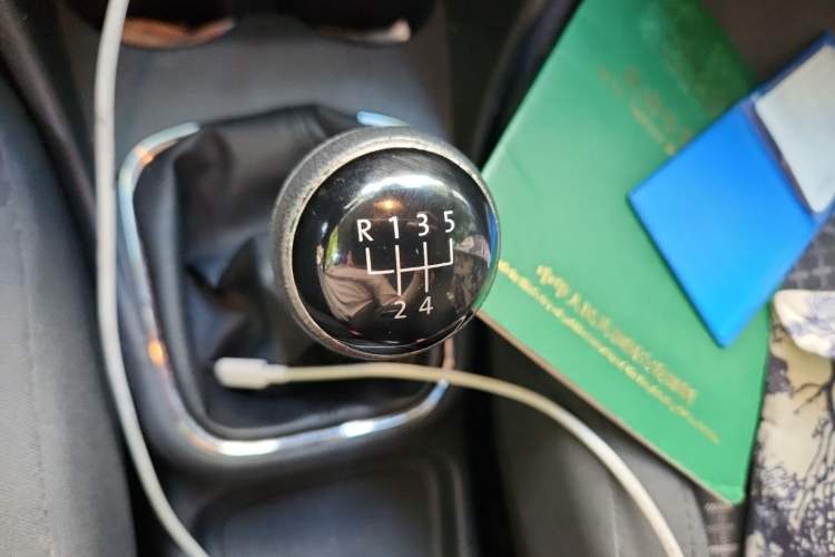 Used Volkswagen Polo 2014 1.6L Manual Comfort Edition Gear Lever