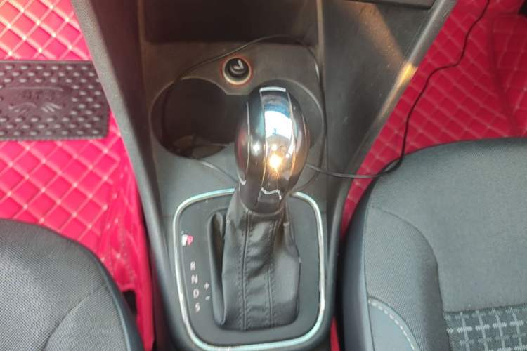 Used Volkswagen Polo 2014 1.4L Automatic Comfort Edition Gear Lever