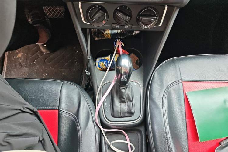 Used Volkswagen Polo 2014 1.4L Automatic Comfort Edition Gear Lever