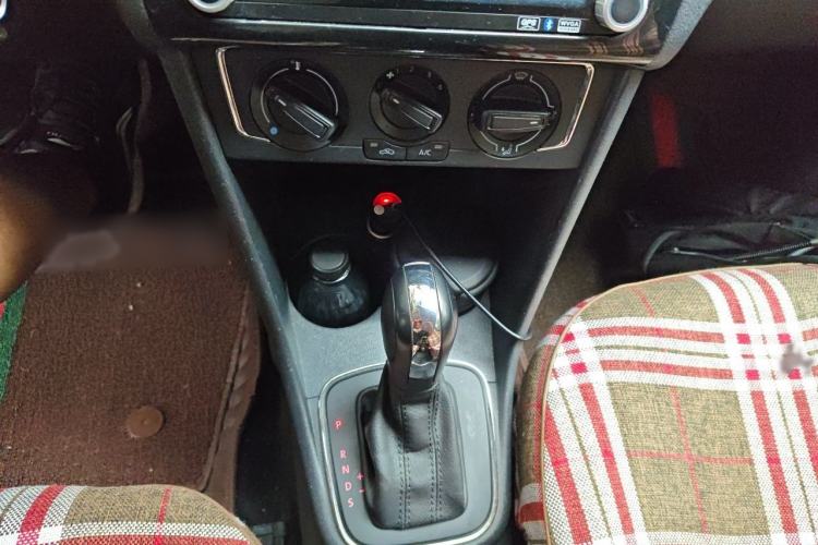 Used Volkswagen Polo 2014 1.4L Automatic Comfort Edition Gear Lever