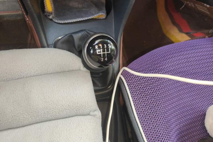 Used Volkswagen Polo 2014 1.4L Manual Fashion Edition Gear Lever