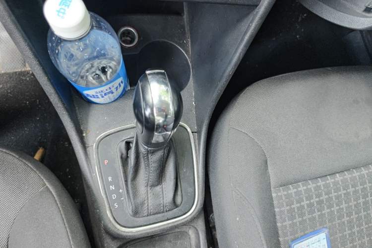 Used Volkswagen Polo 2014 1.4L Automatic Comfort Edition Gear Lever