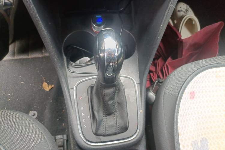 Used Volkswagen Polo 2014 1.4L Automatic Comfort Edition Gear Lever