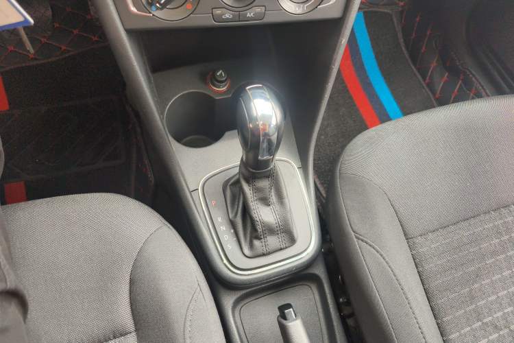 Used Volkswagen Polo 2014 1.6L Automatic Comfort Edition Gear Lever