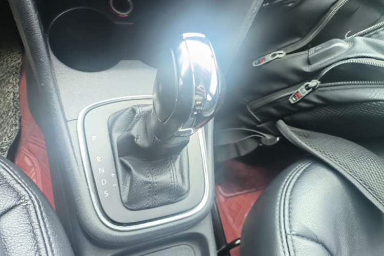 Used Volkswagen Polo 2014 1.6L Automatic Comfort Edition Gear Lever