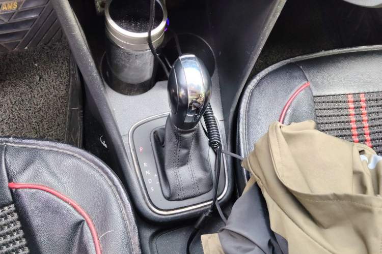 Used Volkswagen Polo 2014 1.4L Automatic Comfort Edition Gear Lever